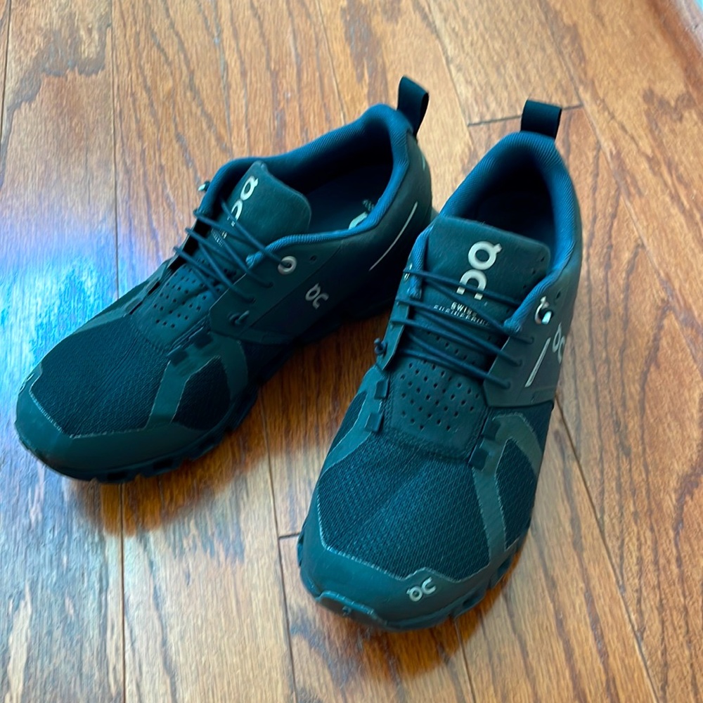 On running shoes, cloud 5 water proof